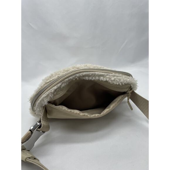 Lulu Everywhere Women's Belt Bag - Tan Fleece Sherpa - Picture 7 of 11